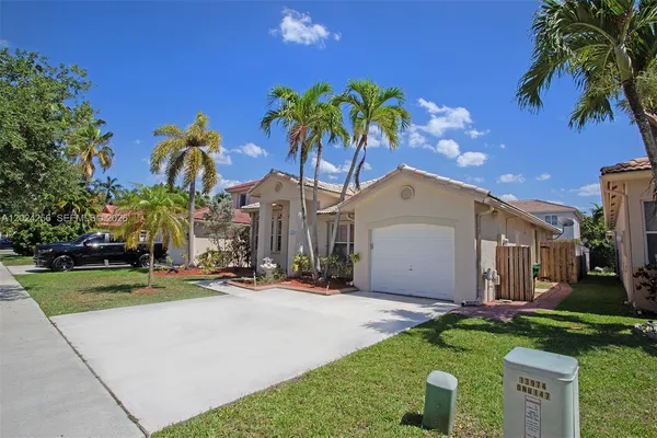 $599,000 | 13964 North Cypress Cove Circle, Davie, FL 33325