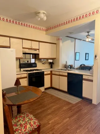 $275,000 | 337 Mill Street, Unit 337, Batavia, IL 60510