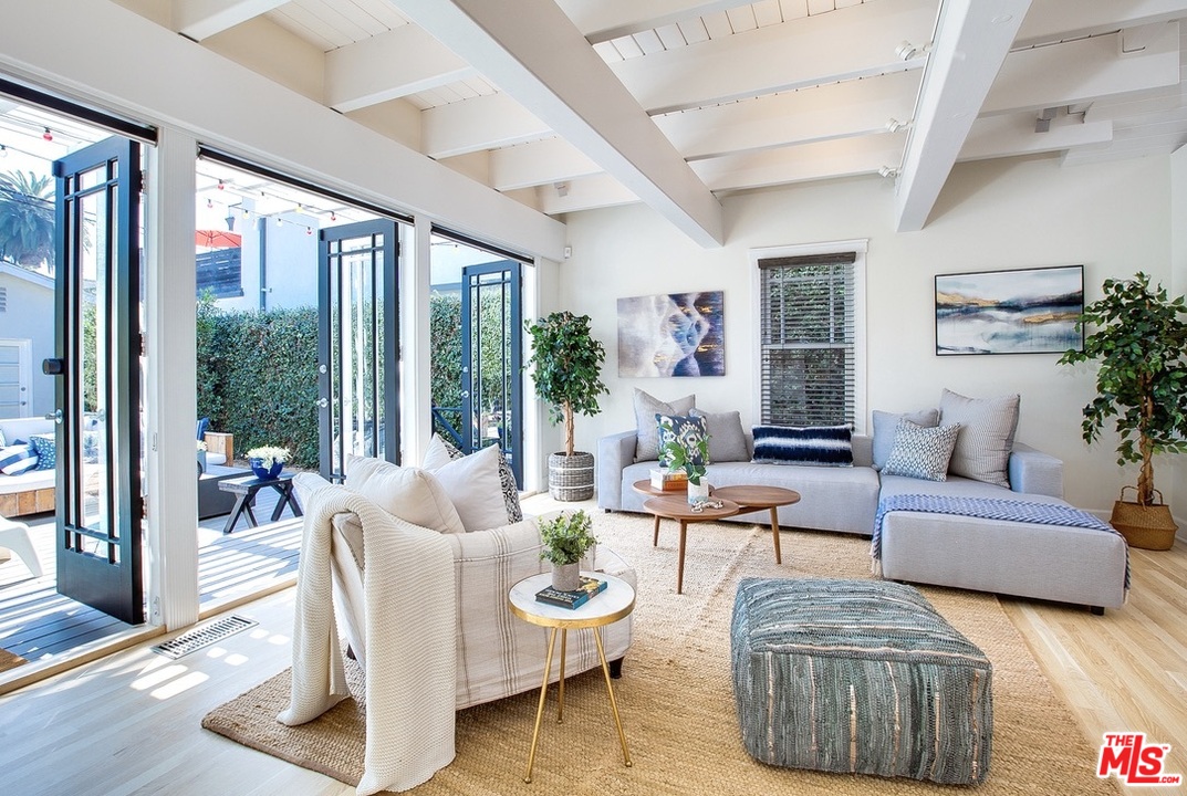 754 Palms Boulevard Venice, CA 90291 - Photo 2 of 45 a living room with furniture and a large window