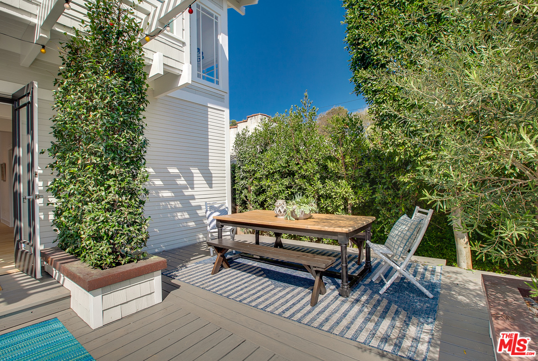 754 Palms Boulevard Venice, CA 90291 - Photo 17 of 45 a view of a wooden bench in back of house