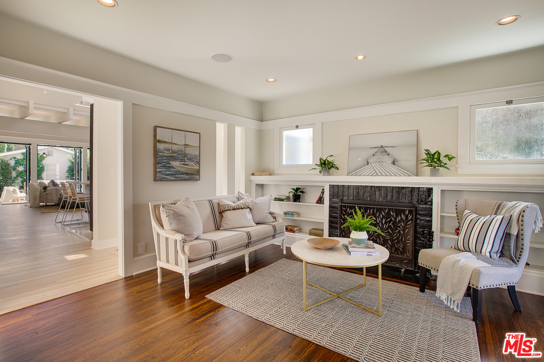 754 Palms Boulevard Venice, CA 90291 - Photo 24 of 45 a living room with furniture and wooden floor