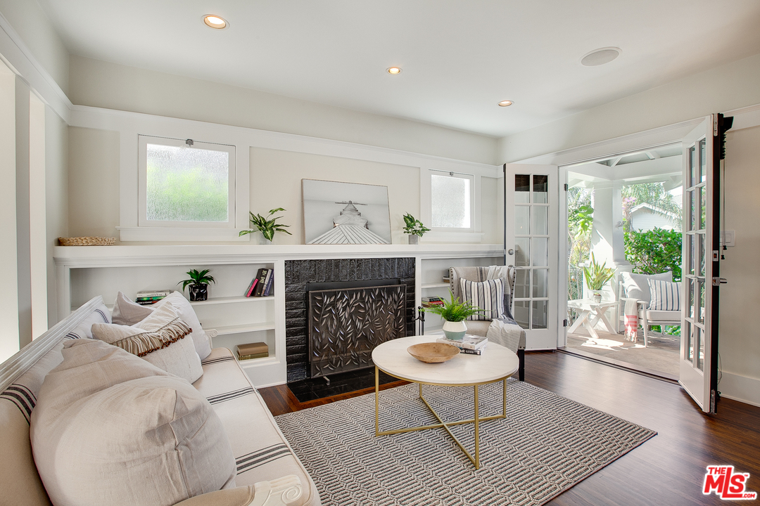 754 Palms Boulevard Venice, CA 90291 - Photo 31 of 45 a living room with furniture and a fireplace