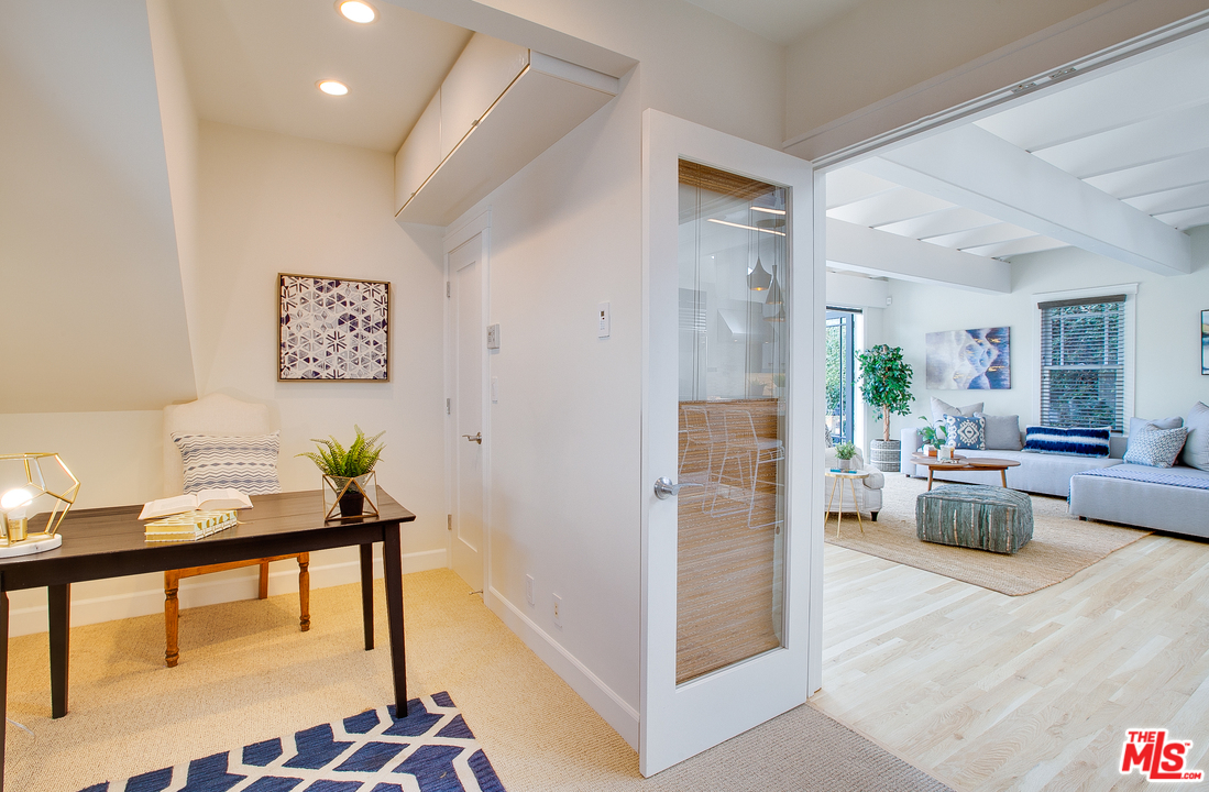 754 Palms Boulevard Venice, CA 90291 - Photo 34 of 45 a view of a livingroom with furniture and a couch