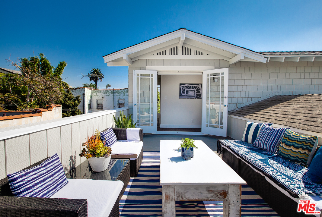 754 Palms Boulevard Venice, CA 90291 - Photo 41 of 45 a front view of a house with outdoor seating