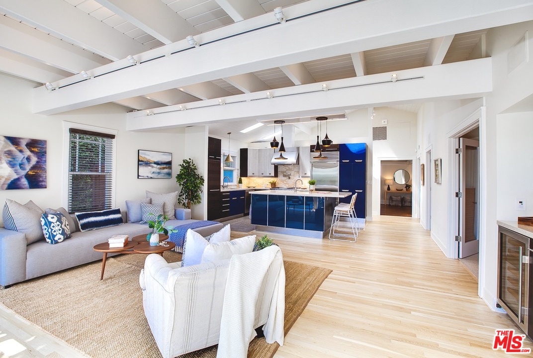 754 Palms Boulevard Venice, CA 90291 - Photo 7 of 45 a living room with furniture and wooden floor