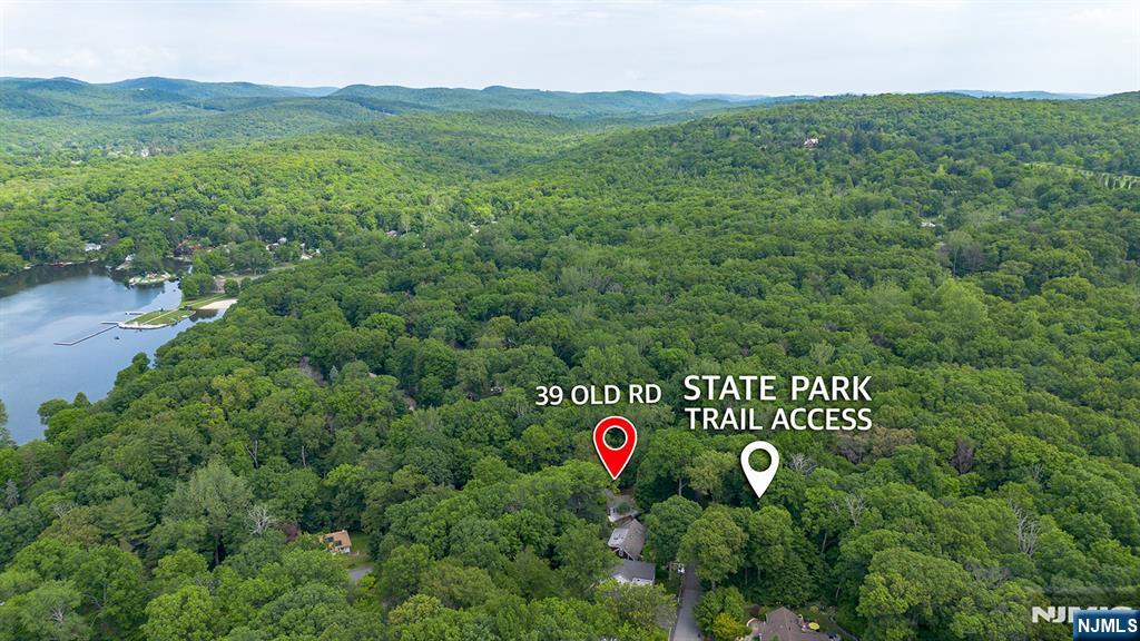 39 Old Road Ringwood, NJ 07456 - Photo 2 of 27