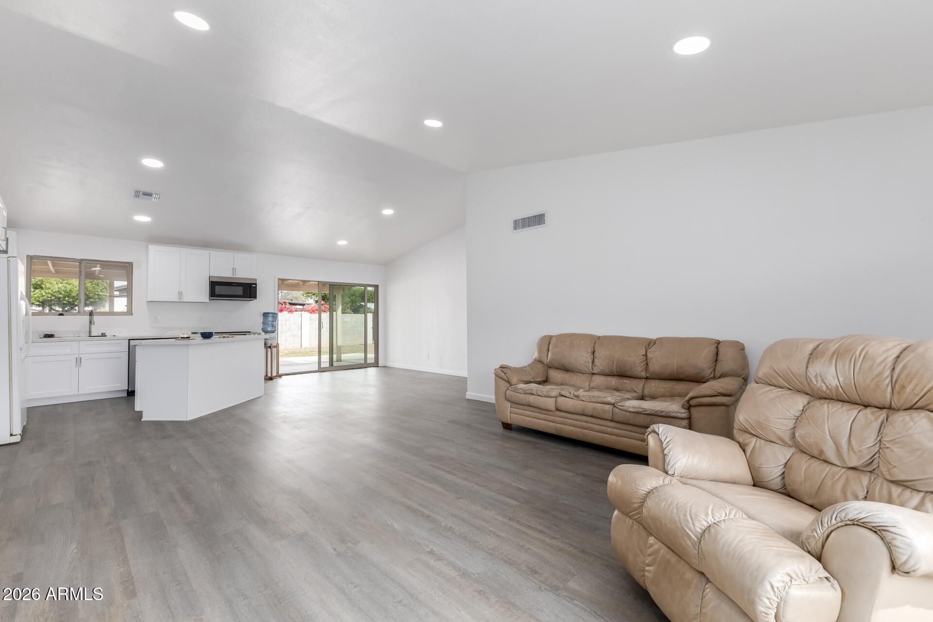 2826 East Cactus Road Phoenix, AZ 85032 - Photo 4 of 40 8 - Cactus