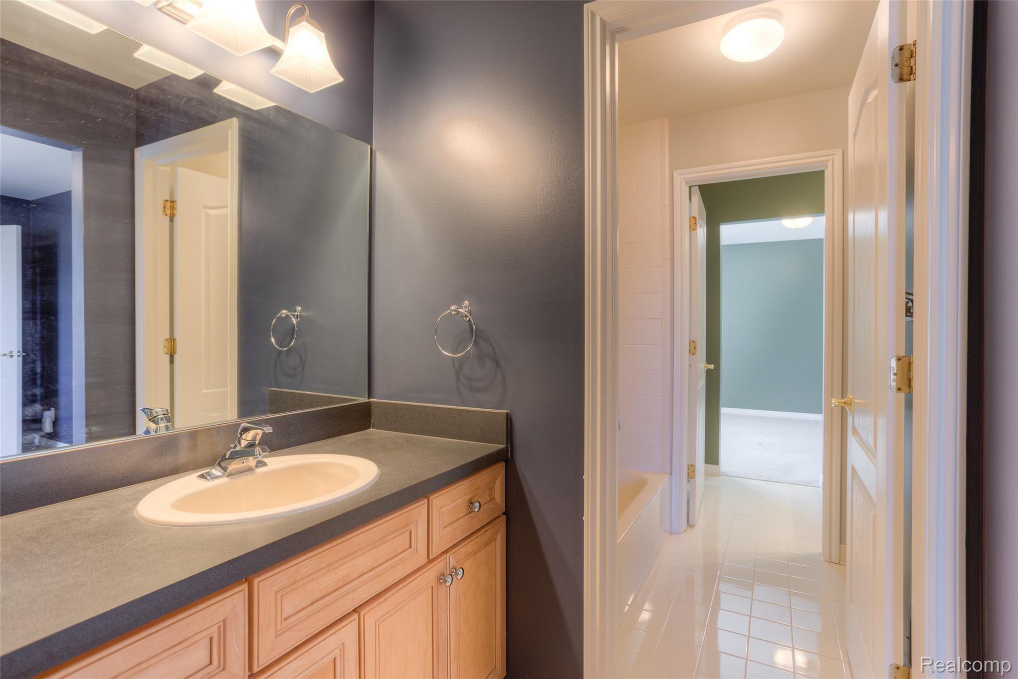 702 Panorama Drive Rochester, MI 48306 - Photo 73 of 77 702 panorama interiors (50).jpg