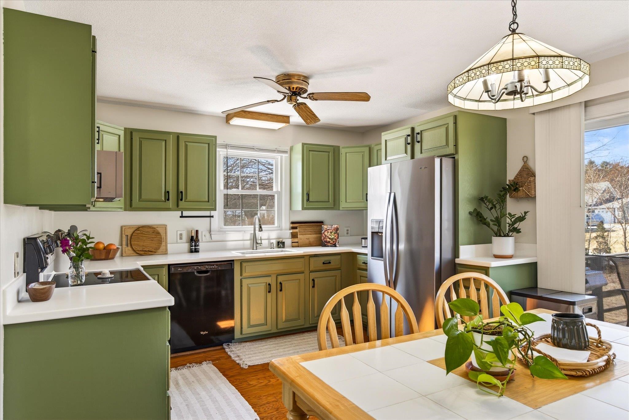 681 Colonial Drive Hartford, VT 05001 - Photo 13 of 59