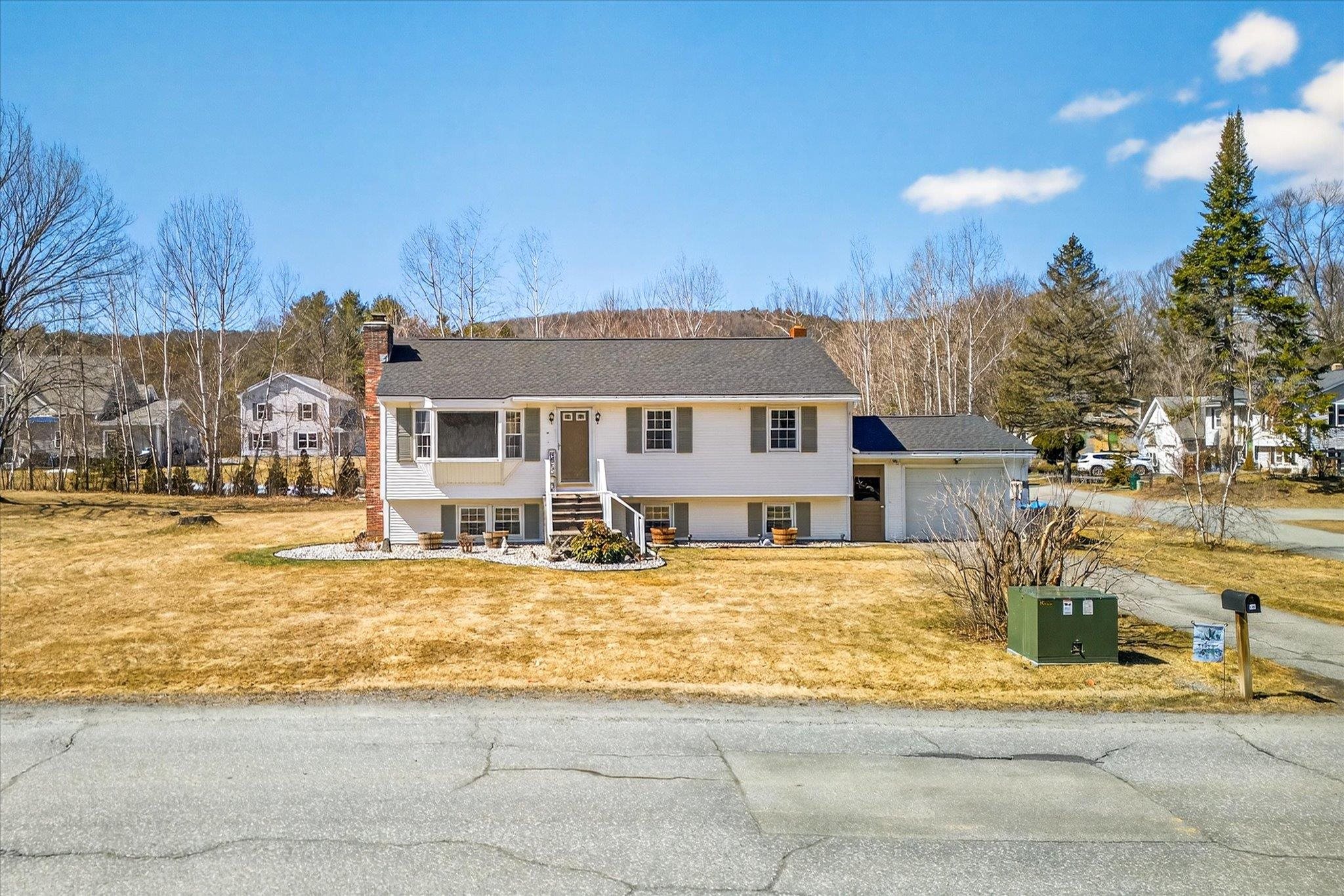 681 Colonial Drive Hartford, VT 05001 - Photo 2 of 59