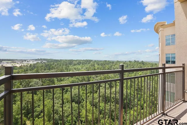 $525,000 | 2801 Wexford Drive, Unit PH1306, Tyler, TX 75709