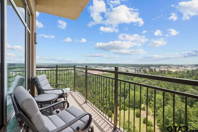 $525,000 | 2801 Wexford Drive, Unit PH1306, Tyler, TX 75709