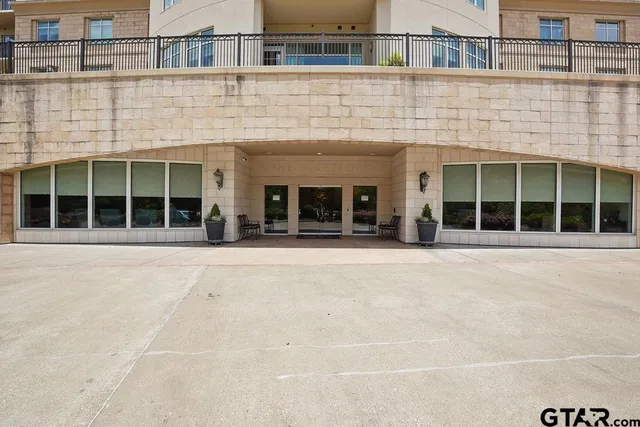 $525,000 | 2801 Wexford Drive, Unit PH1306, Tyler, TX 75709