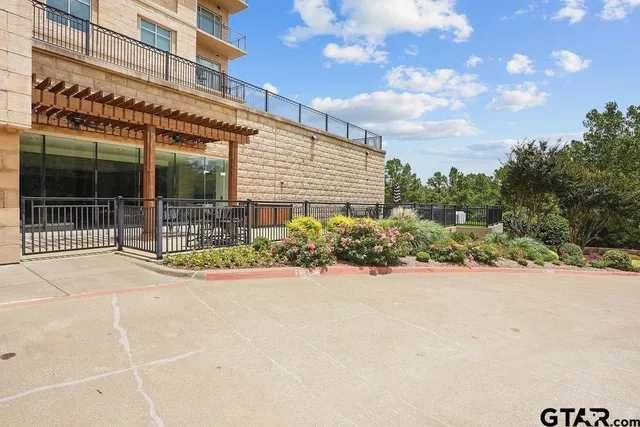 $525,000 | 2801 Wexford Drive, Unit PH1306, Tyler, TX 75709