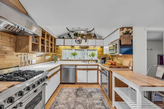 $599,999 | 64 Sally Lane, Ridge, NY 11961