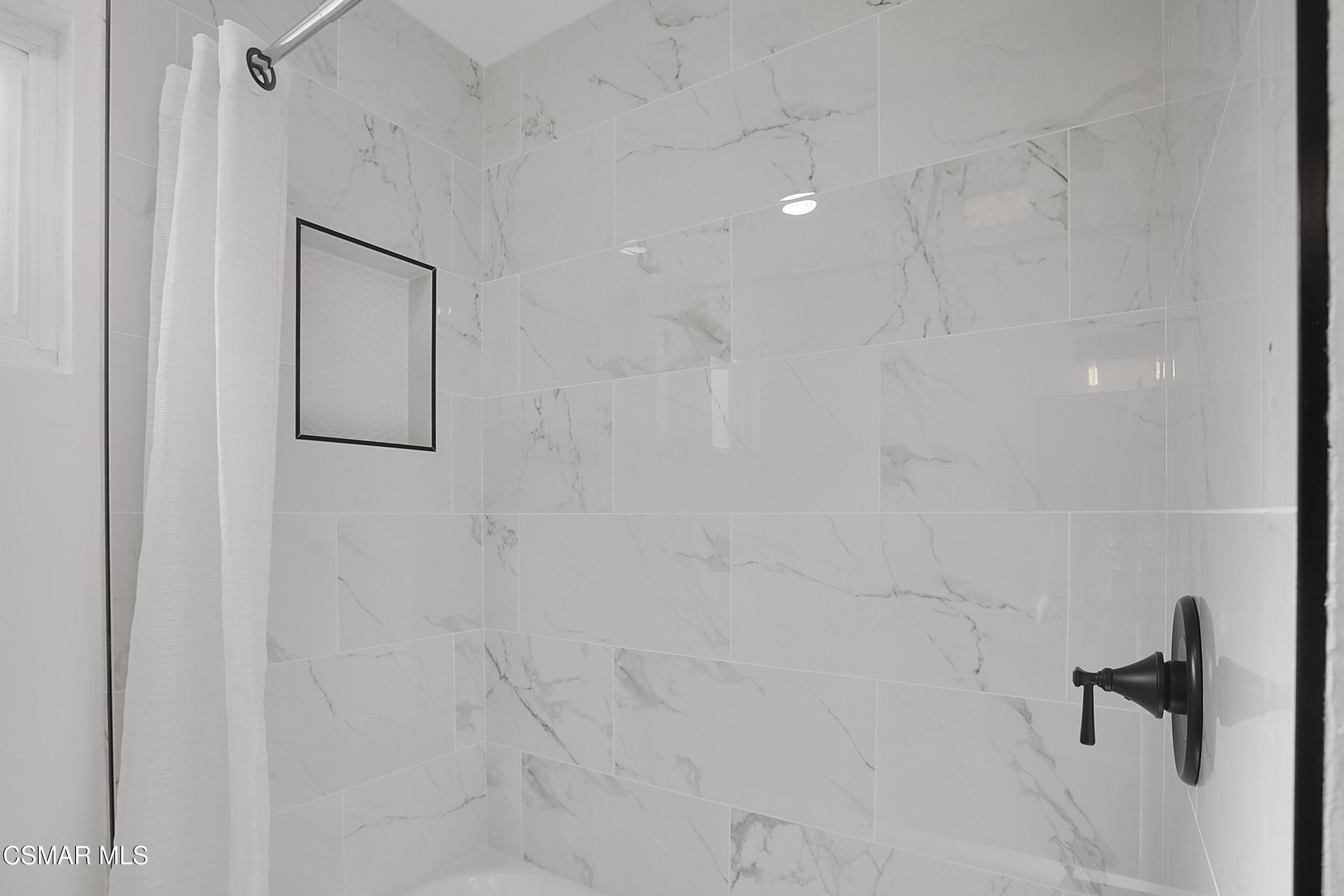 1630 Lark Street Simi Valley, CA 93063 - Photo 7 of 18 1630Lark_December17,2024_0016