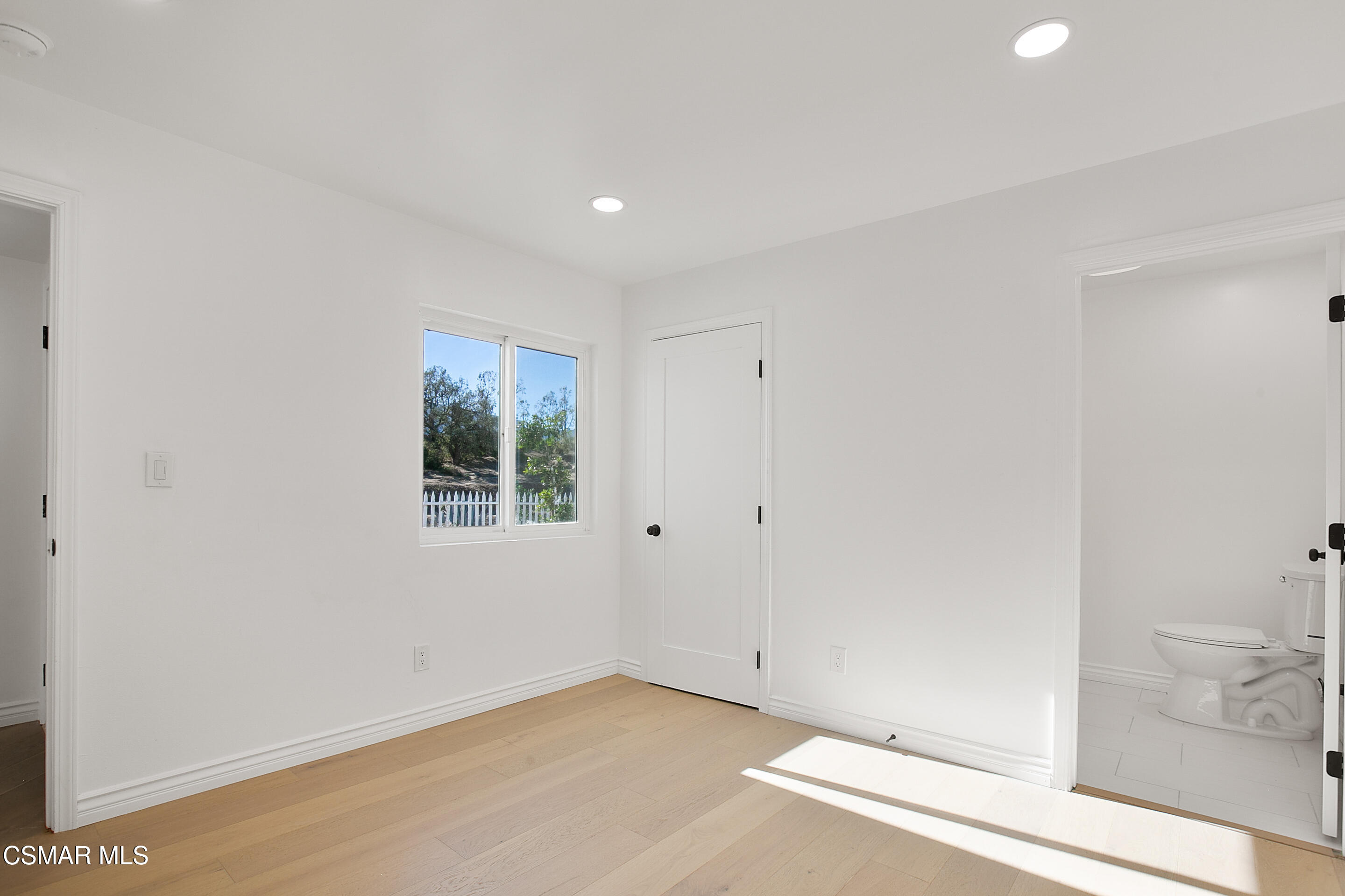 1630 Lark Street Simi Valley, CA 93063 - Photo 9 of 18 1630Lark_December17,2024_0020