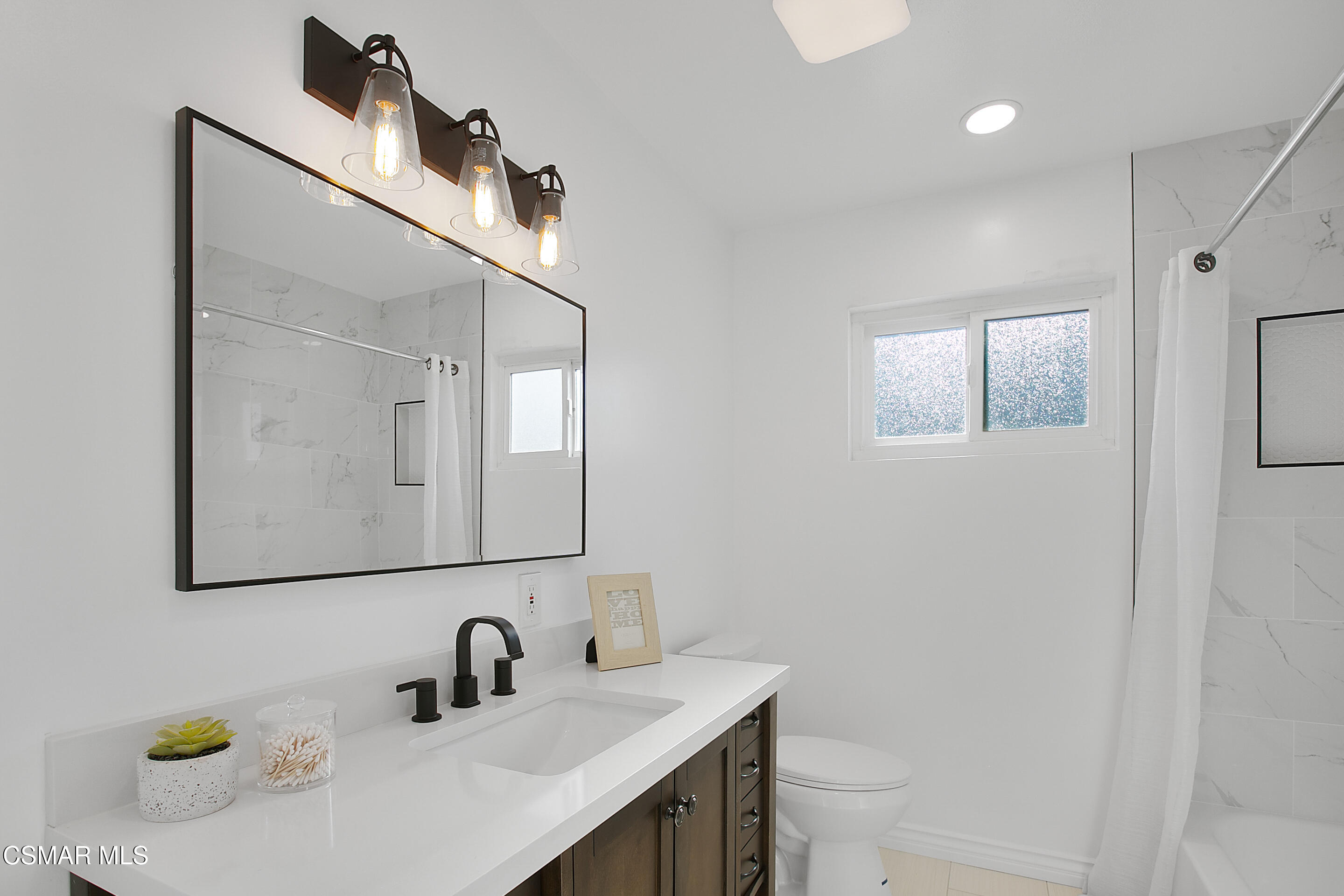 1630 Lark Street Simi Valley, CA 93063 - Photo 10 of 18 1630Lark_December17,2024_0014