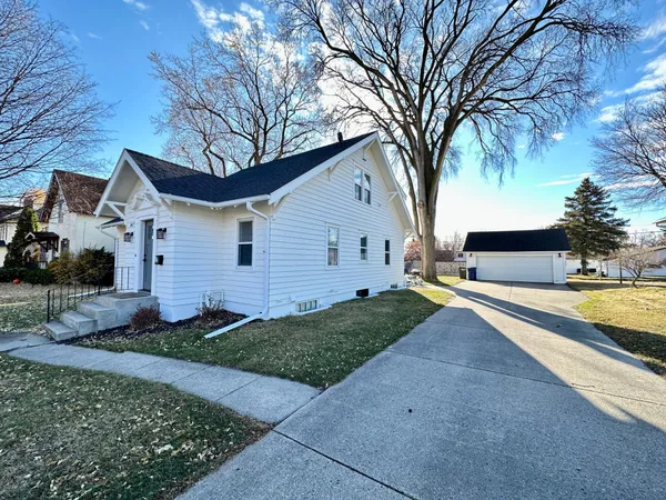 $239,000 | 817 West Lincoln Avenue, Fergus Falls, MN 56537