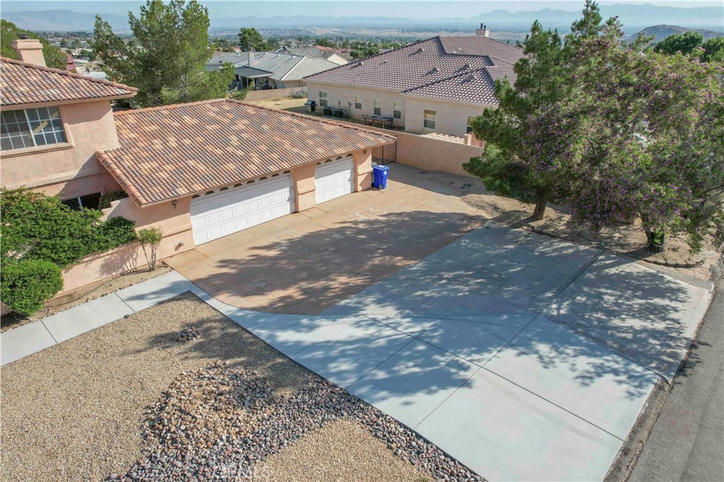 18633 Kamana Road Apple Valley, CA 92307 - Photo 6 of 50