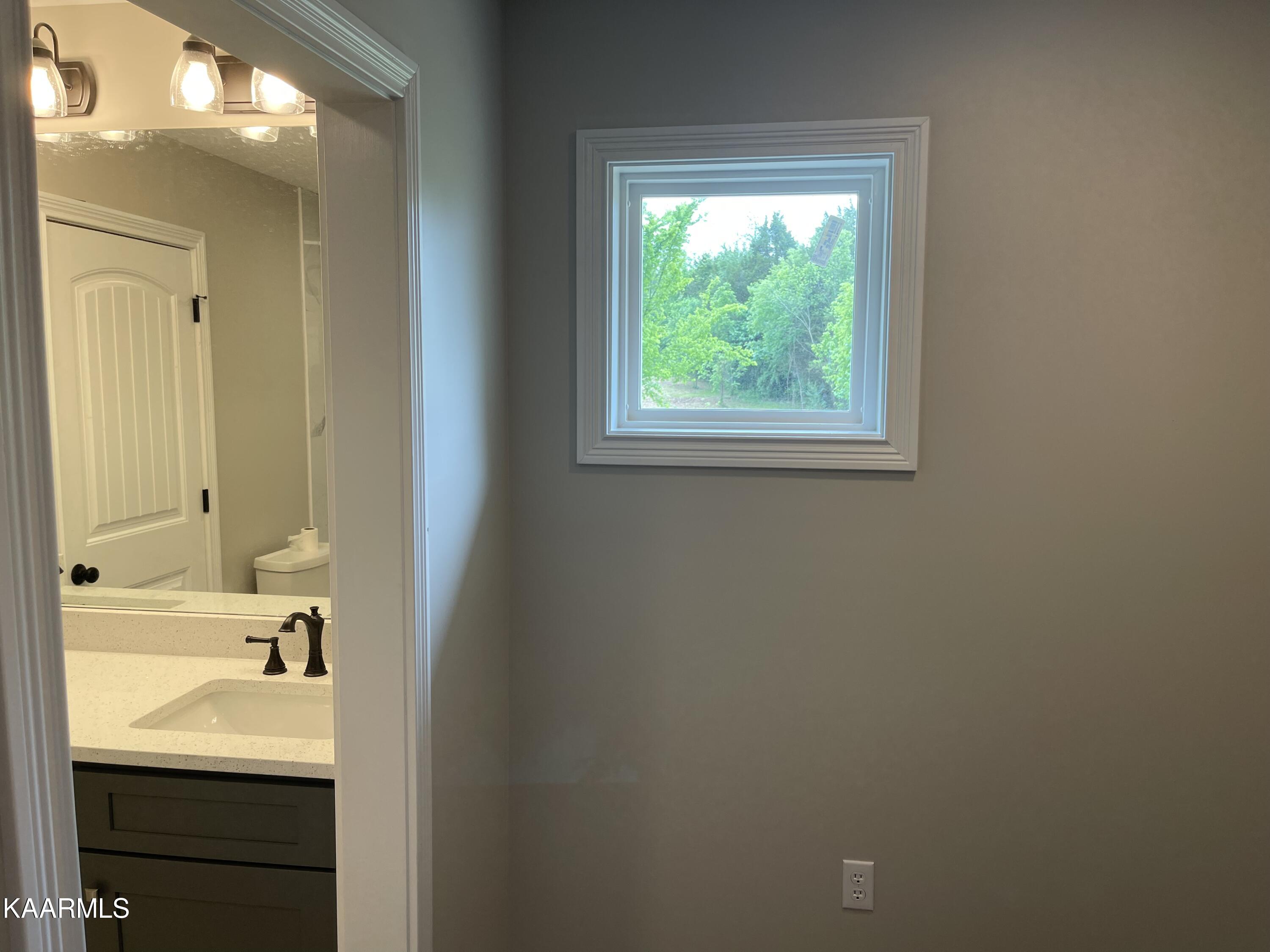 5518 East Emory Road Knoxville, TN 37918 - Photo 16 of 33 2022-05-24 12.13.50