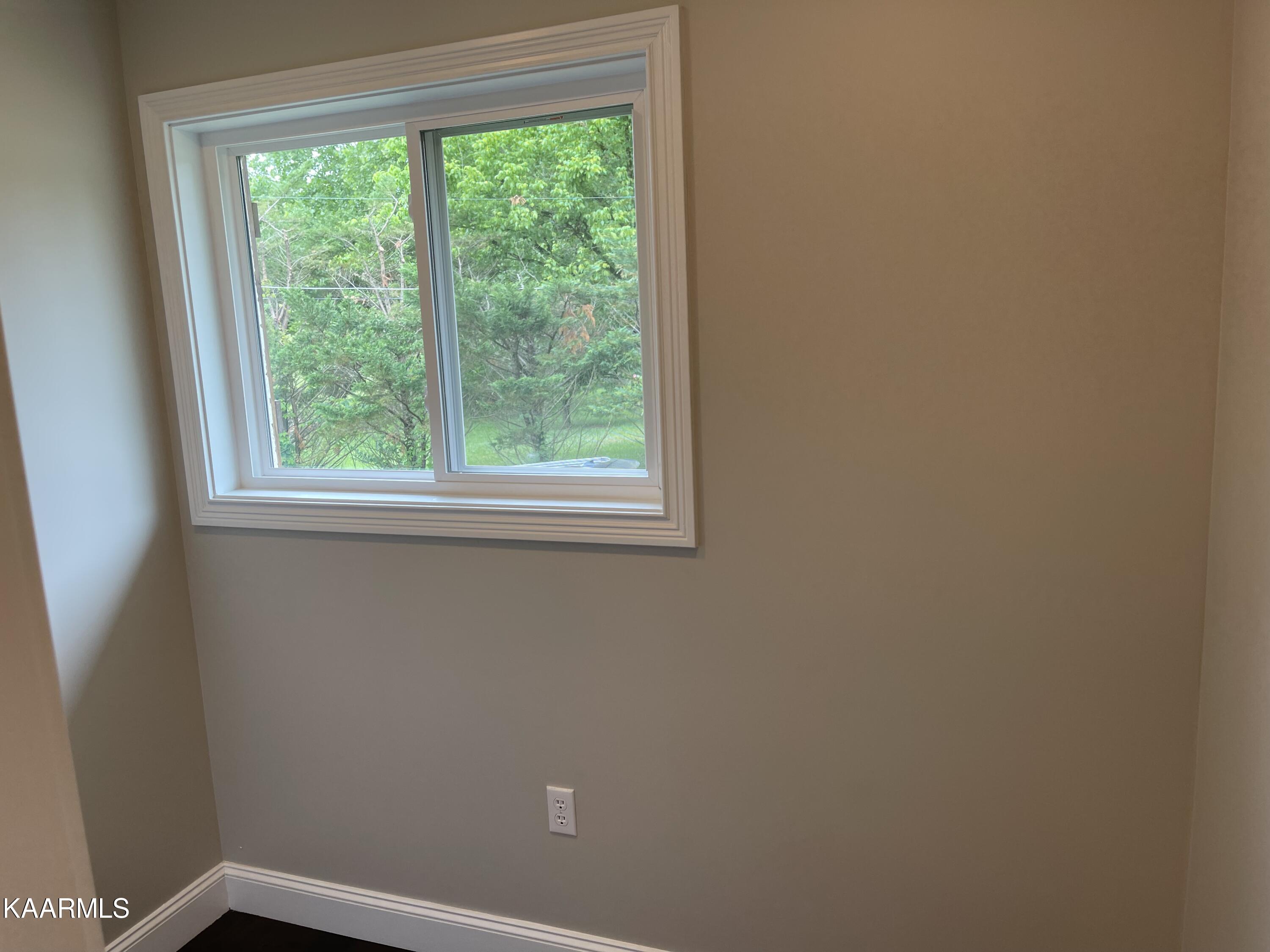5518 East Emory Road Knoxville, TN 37918 - Photo 18 of 33 2022-05-24 12.14.56