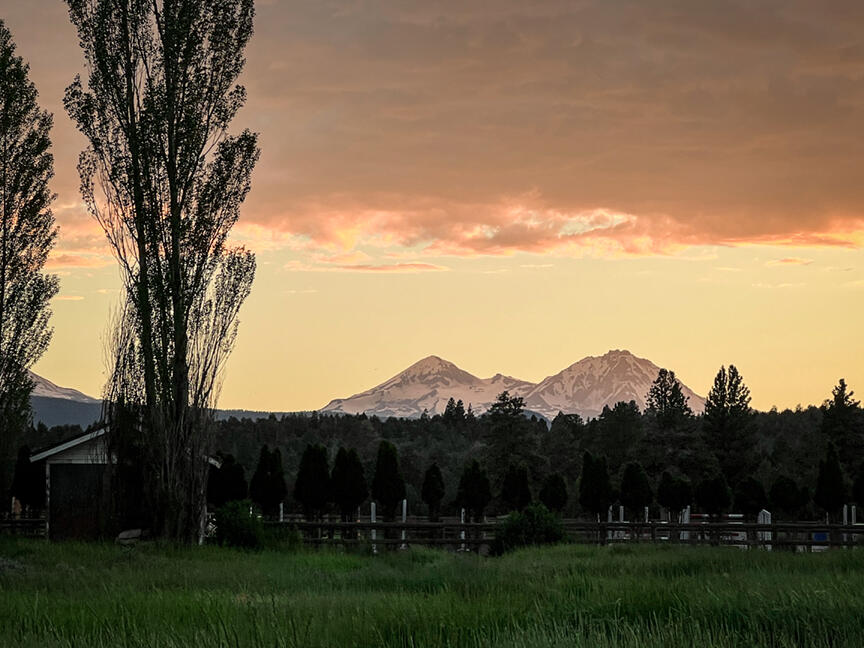 18425 Pinehurst Road Bend, OR 97703 - Photo 14 of 21 Mountain 2