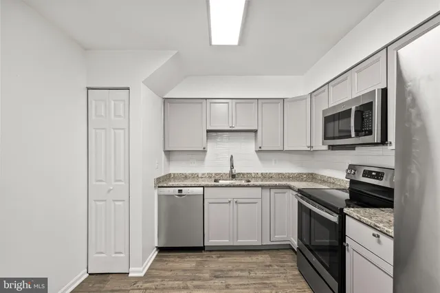 $397,500 | 7614 Jordon Hollow Court, Manassas, VA 20109