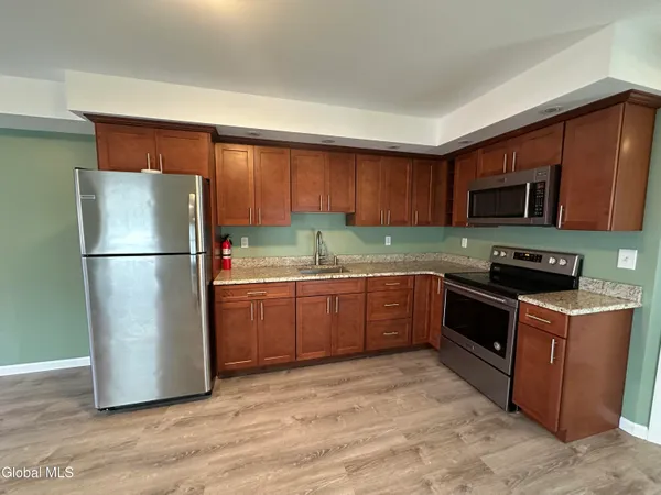 $1,300 | 61 Beekman Street, Unit 3, Saratoga Springs, NY 12866