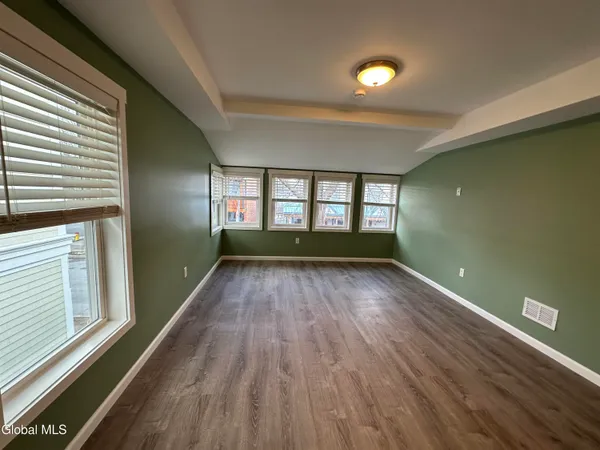 $1,300 | 61 Beekman Street, Unit 3, Saratoga Springs, NY 12866