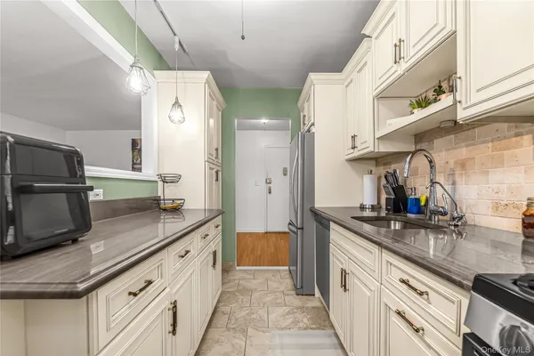 $235,000 | 3 Remsen Road, Unit 2L, Yonkers, NY 10710