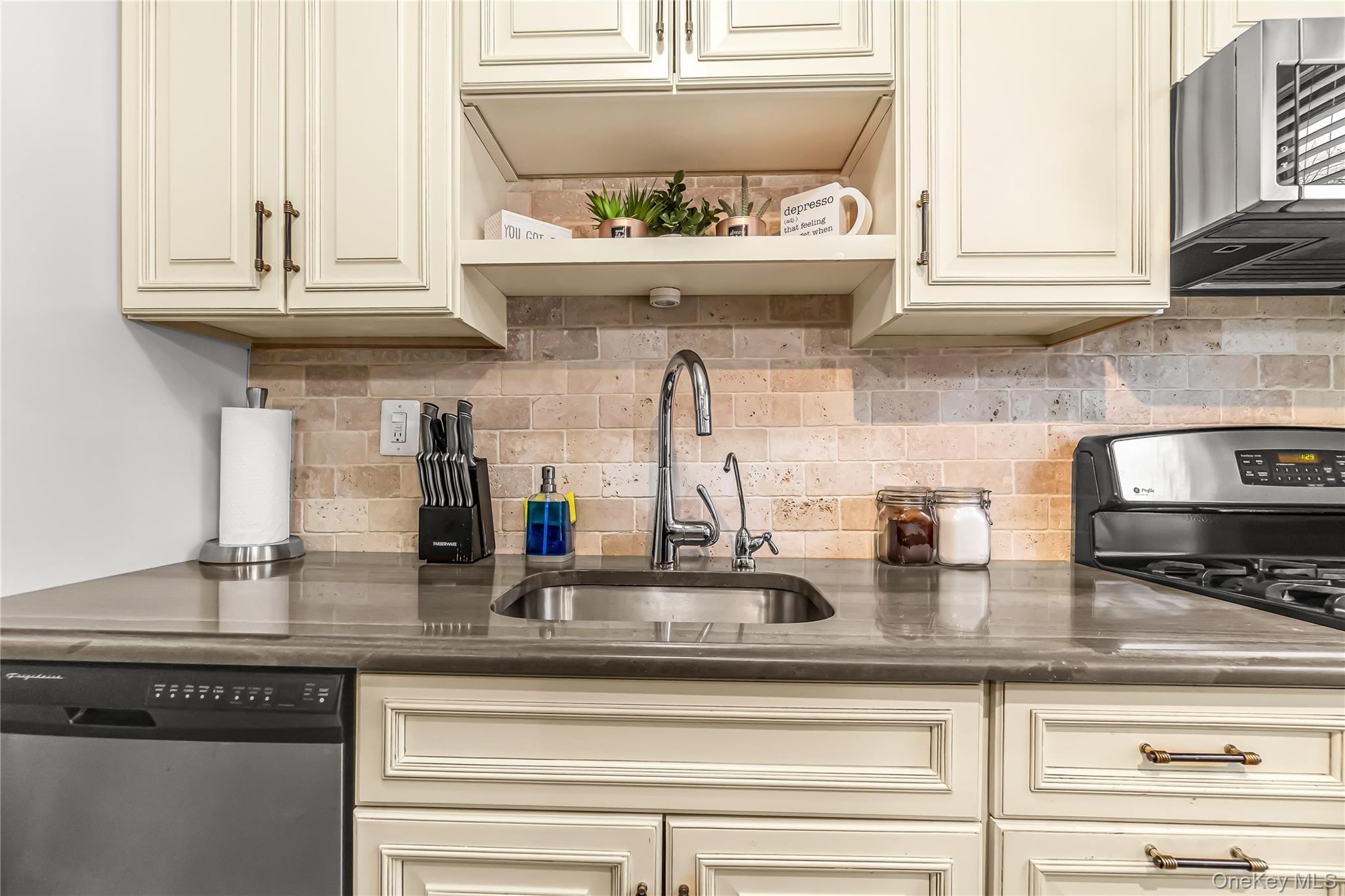 3 Remsen Road, Unit 2L Yonkers, NY 10710 - Photo 13 of 31