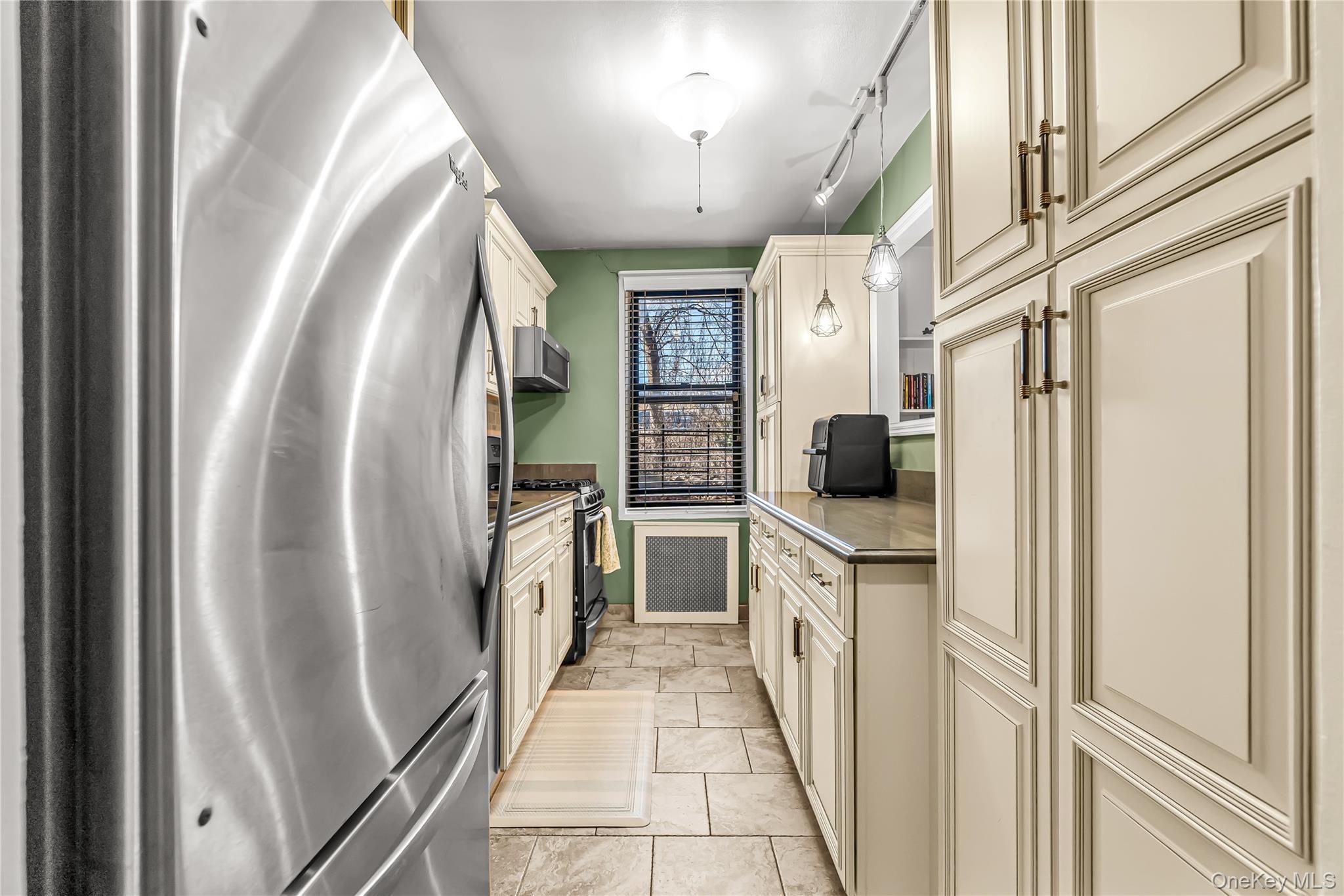 3 Remsen Road, Unit 2L Yonkers, NY 10710 - Photo 9 of 31