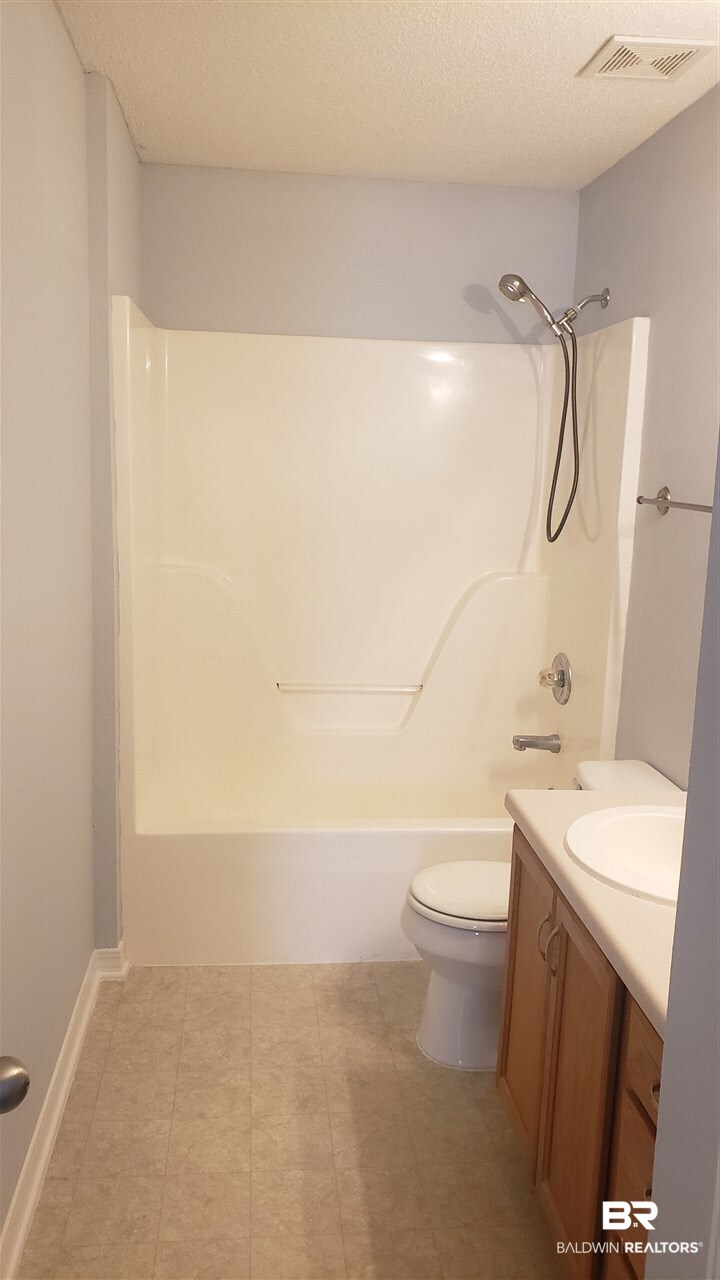 8860 Caitlin Street Foley, AL 36535 - Photo 14 of 19 Guest Bath