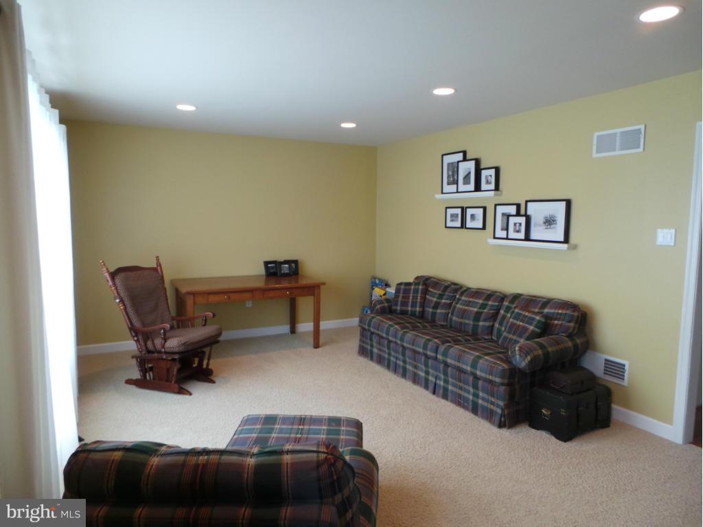 1760 Eppinger Road Berkeley Springs, WV 25411 - Photo 13 of 30 Living Room