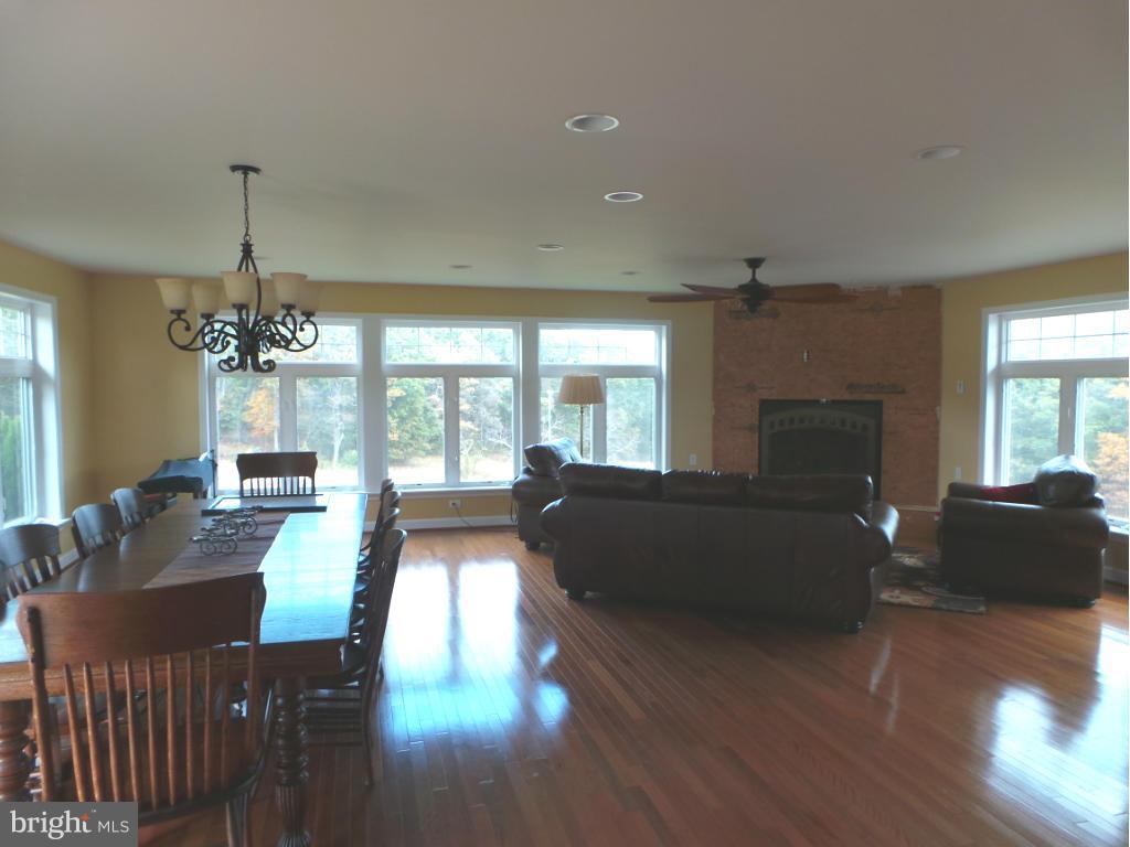 1760 Eppinger Road Berkeley Springs, WV 25411 - Photo 9 of 30 Family Room
