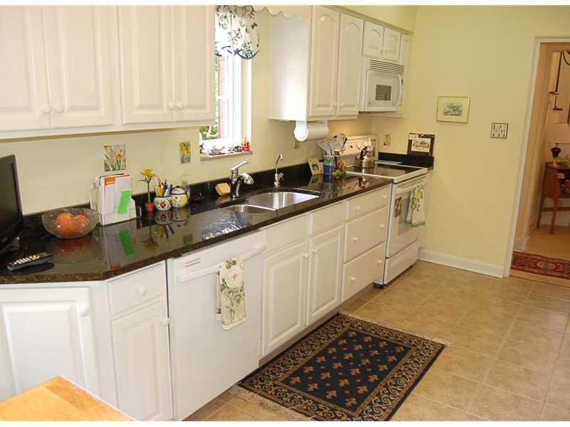 1228 Murdoch Road Pittsburgh, PA 15217 - Photo 11 of 25 Kitchen.