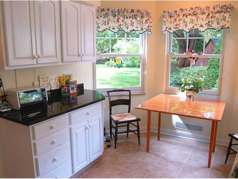 1228 Murdoch Road Pittsburgh, PA 15217 - Photo 12 of 25 Kitchen.