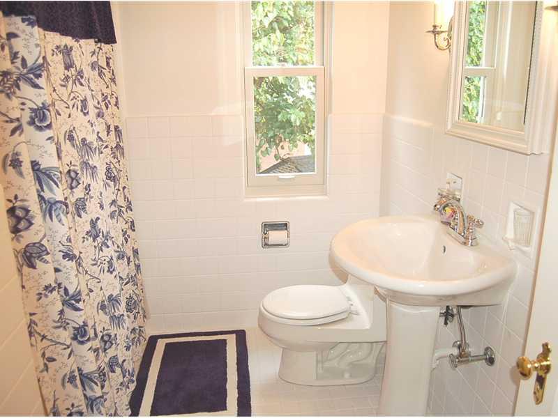 1228 Murdoch Road Pittsburgh, PA 15217 - Photo 14 of 25 Full Bath.