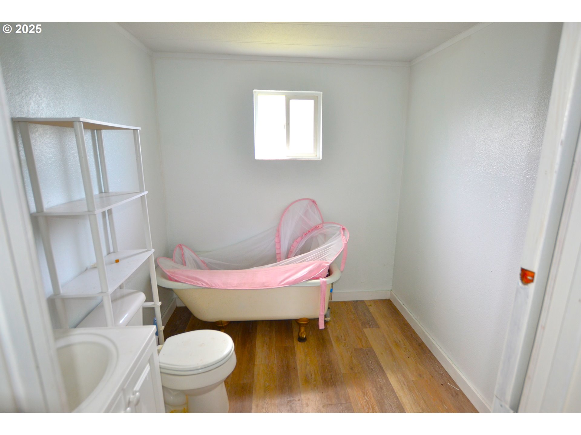 520 Northeast 4th Street Pilot Rock, OR 97868 - Photo 12 of 28 a bathroom with a sink and a toilet