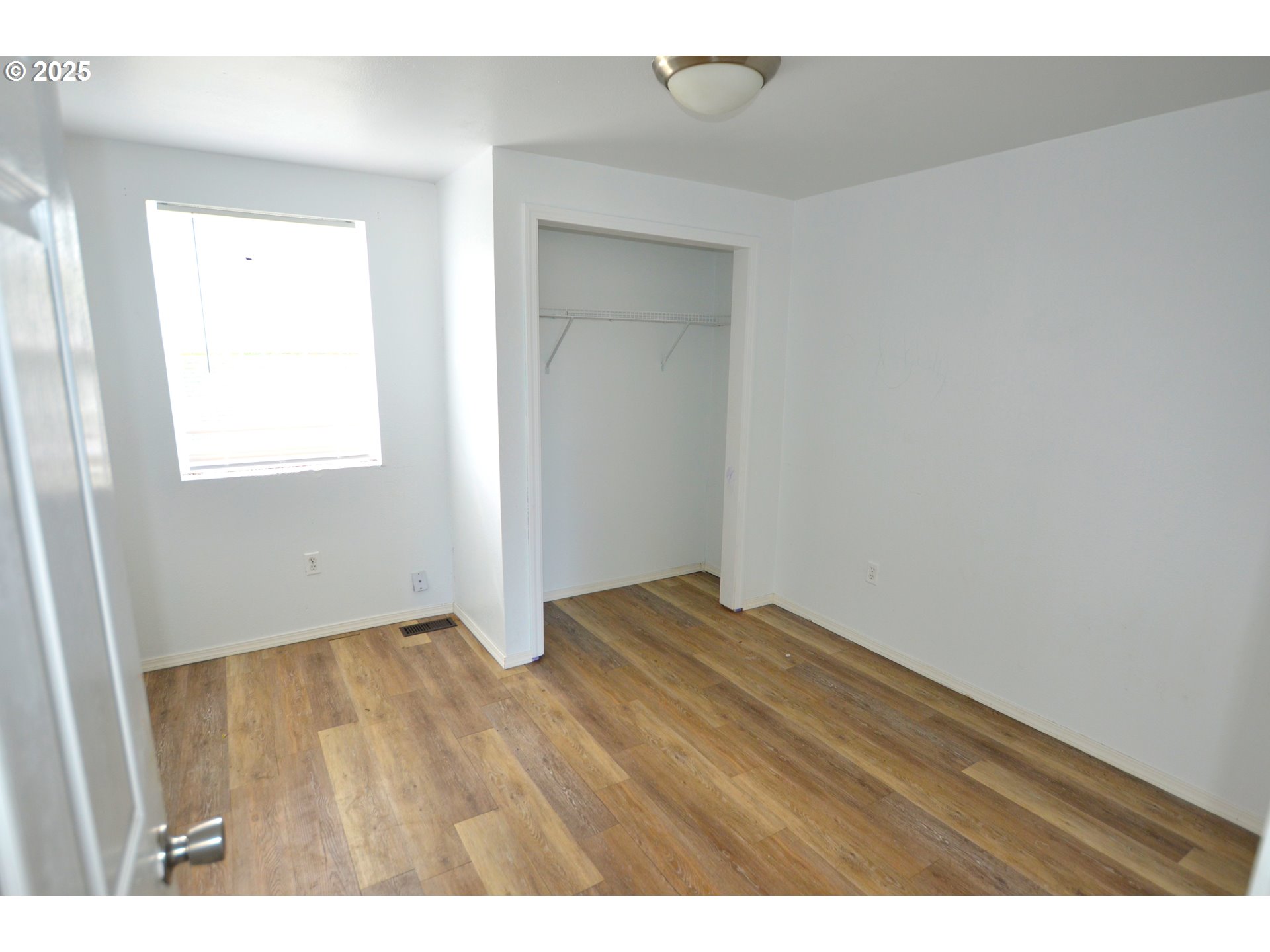520 Northeast 4th Street Pilot Rock, OR 97868 - Photo 13 of 28 a view of an empty room and window