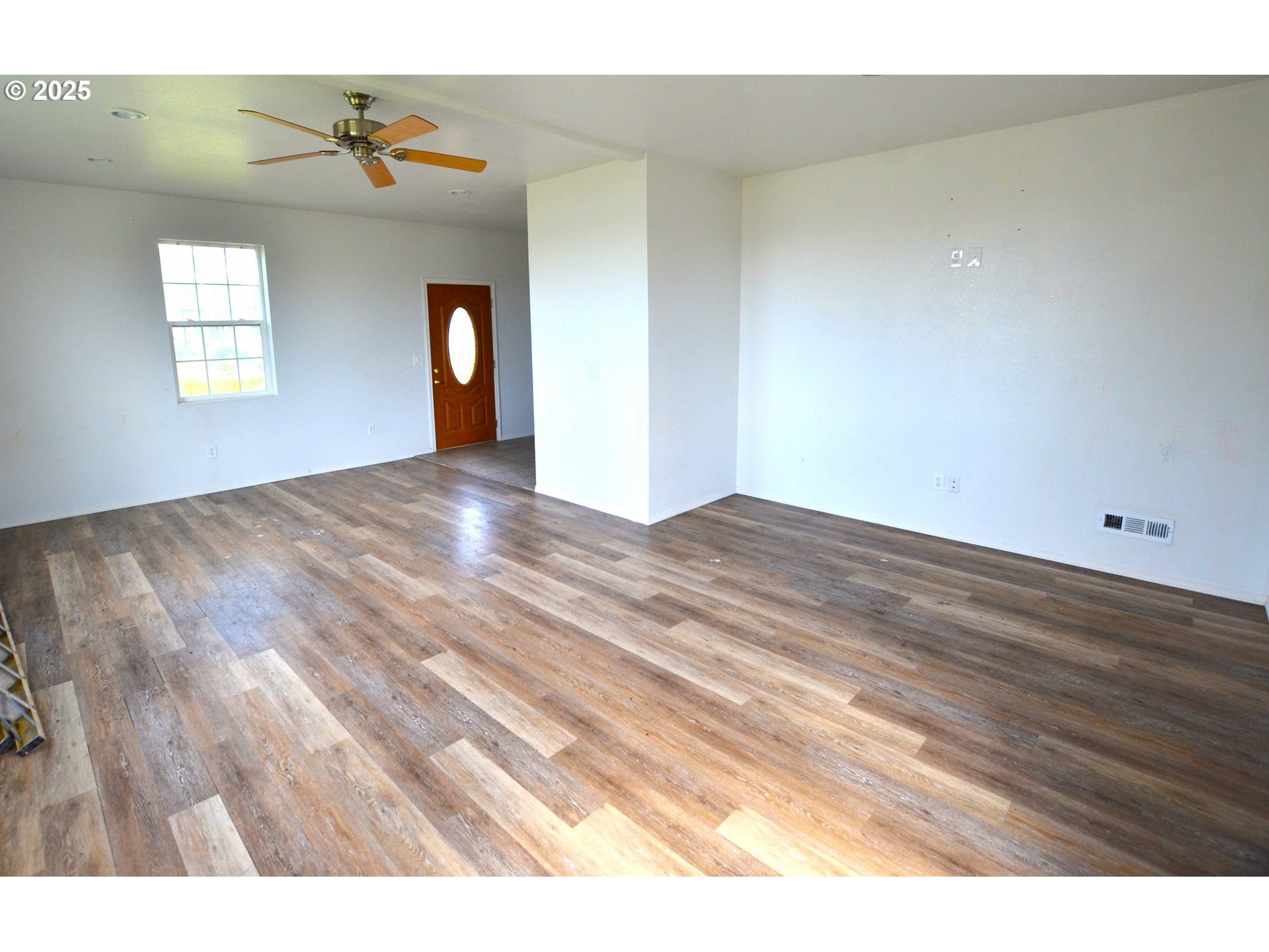 520 Northeast 4th Street Pilot Rock, OR 97868 - Photo 15 of 28 a view of a room with wooden floor and window