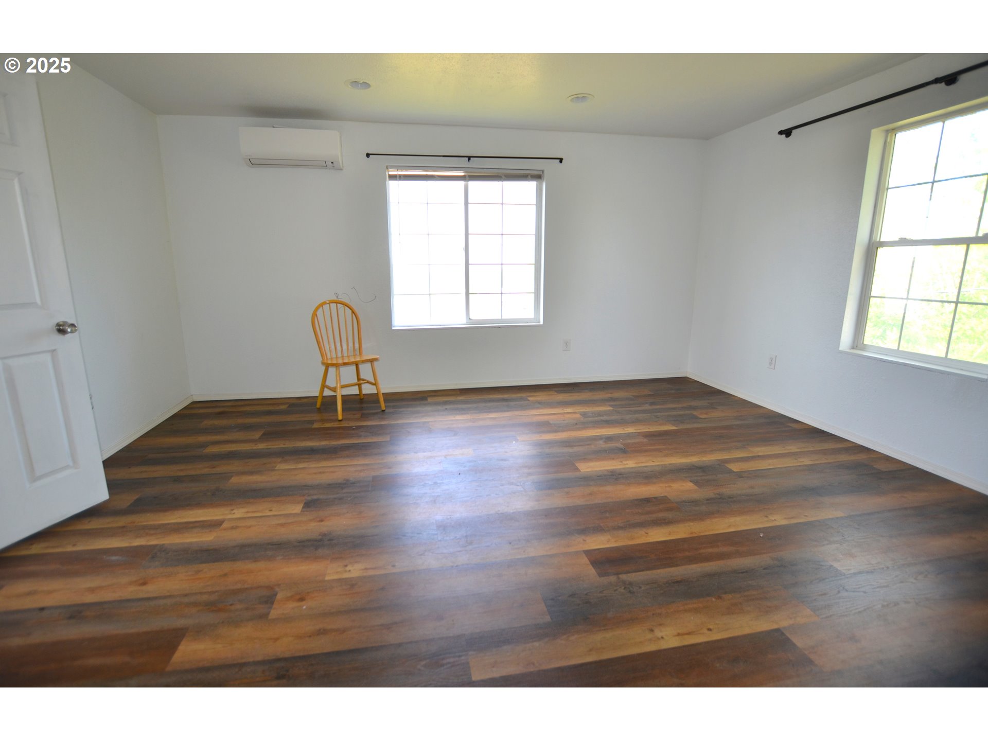520 Northeast 4th Street Pilot Rock, OR 97868 - Photo 19 of 28 a view of empty room with window and wooden floor