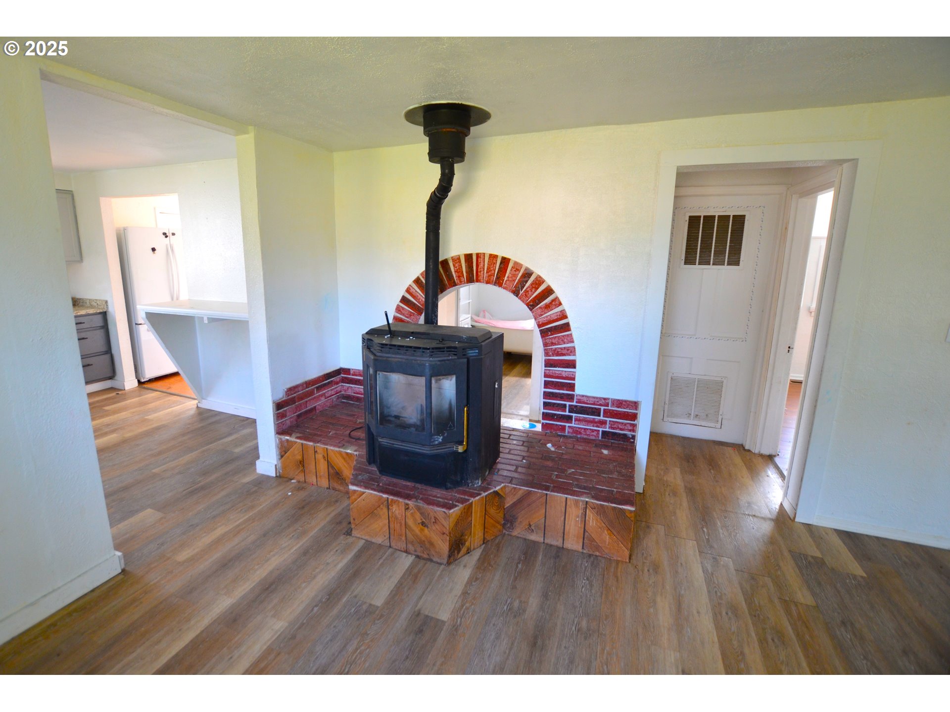 520 Northeast 4th Street Pilot Rock, OR 97868 - Photo 10 of 28 a living room with furniture and a wooden floor