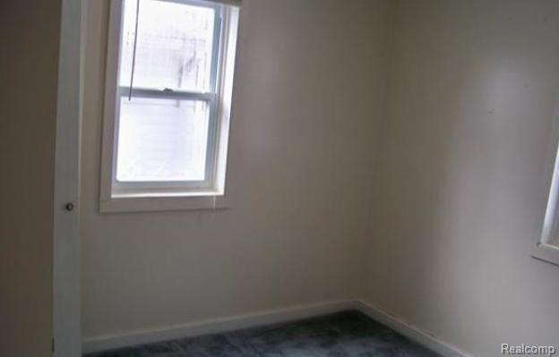 6285 Center Road Traverse City, MI 49686 - Photo 3 of 4 7141281571 Bed2.JPG