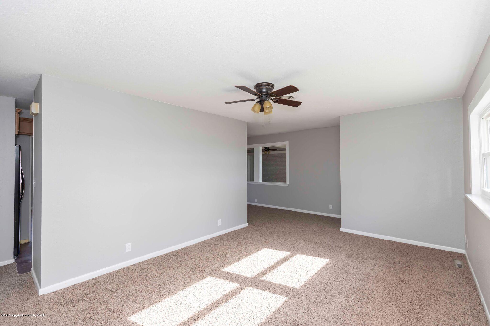 5100 Hollywood Road Amarillo, TX 79110 - Photo 13 of 26 Living Room View 2