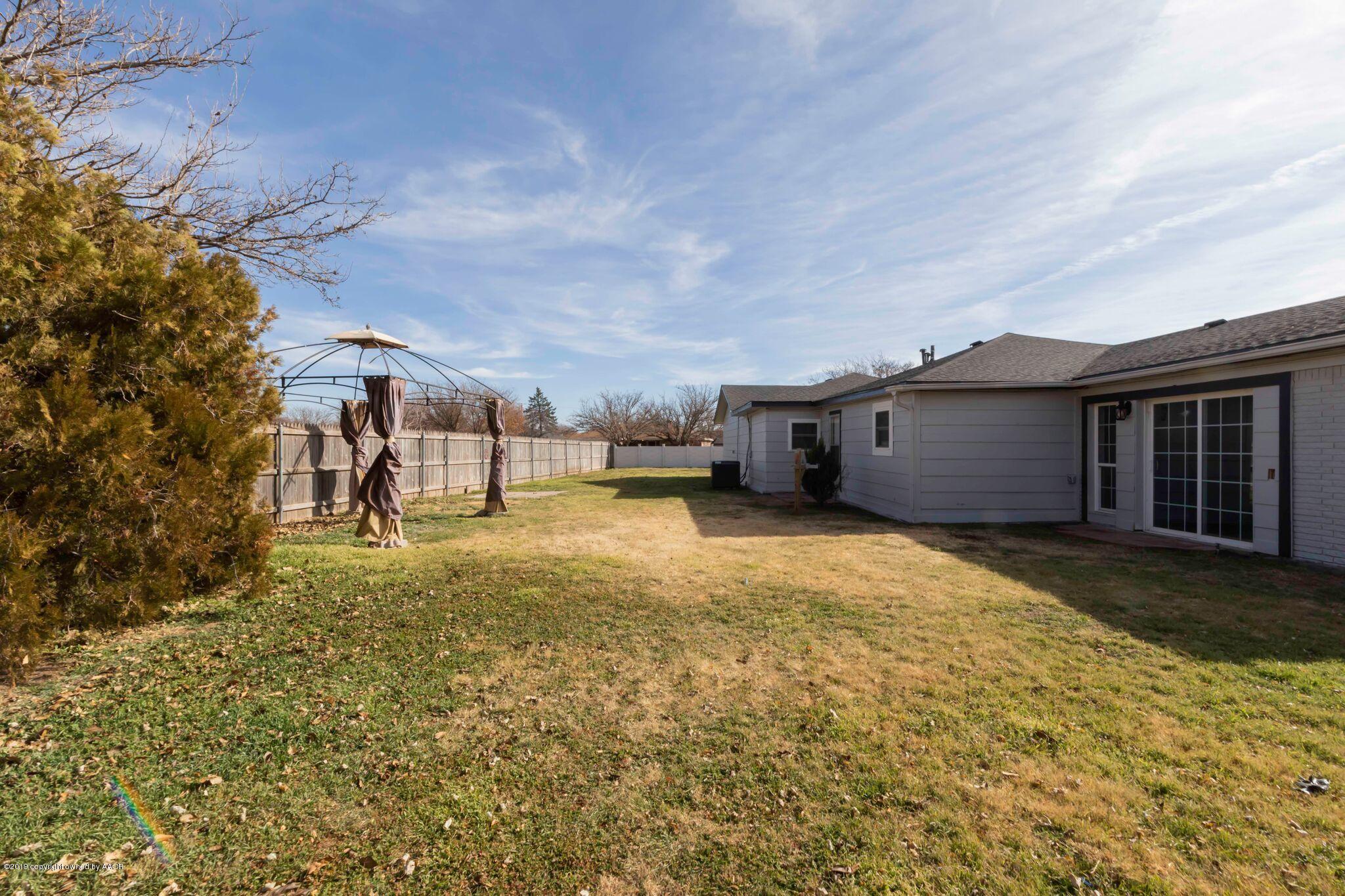 5100 Hollywood Road Amarillo, TX 79110 - Photo 14 of 26 Backyard View