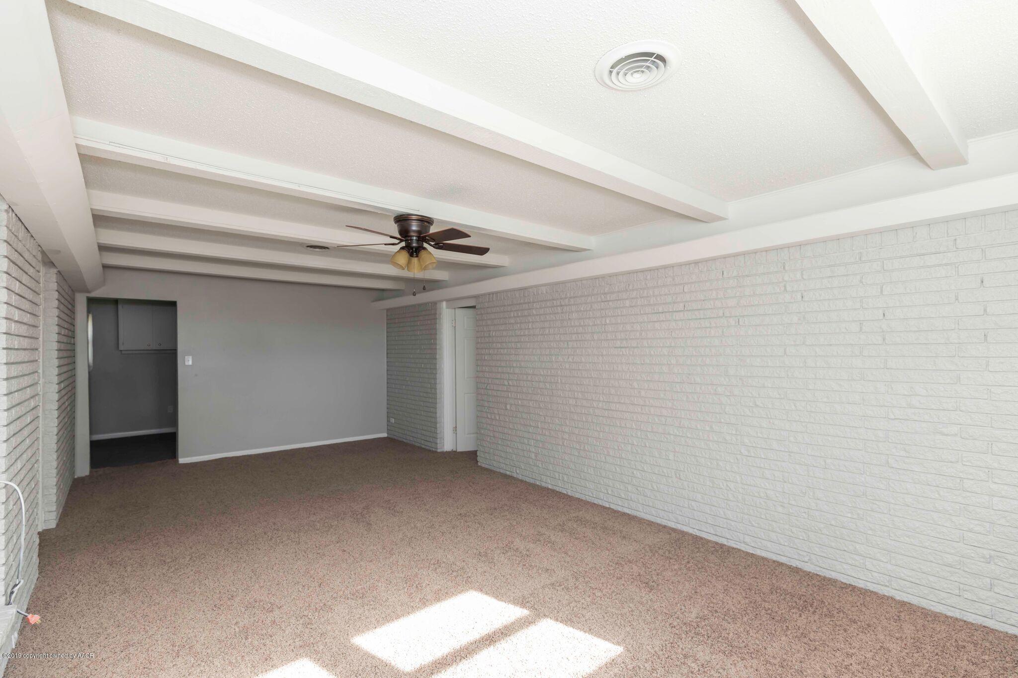 5100 Hollywood Road Amarillo, TX 79110 - Photo 10 of 26 Den View 1