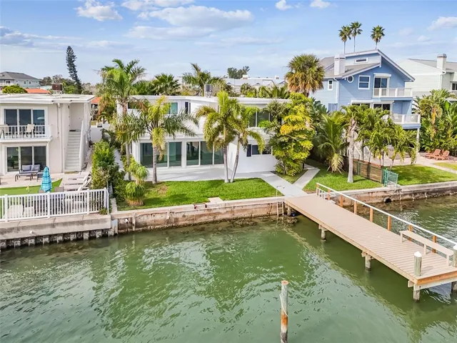 $1,850 | 2411 Bay Boulevard, Unit 3, Indian Rocks Beach, FL 33785