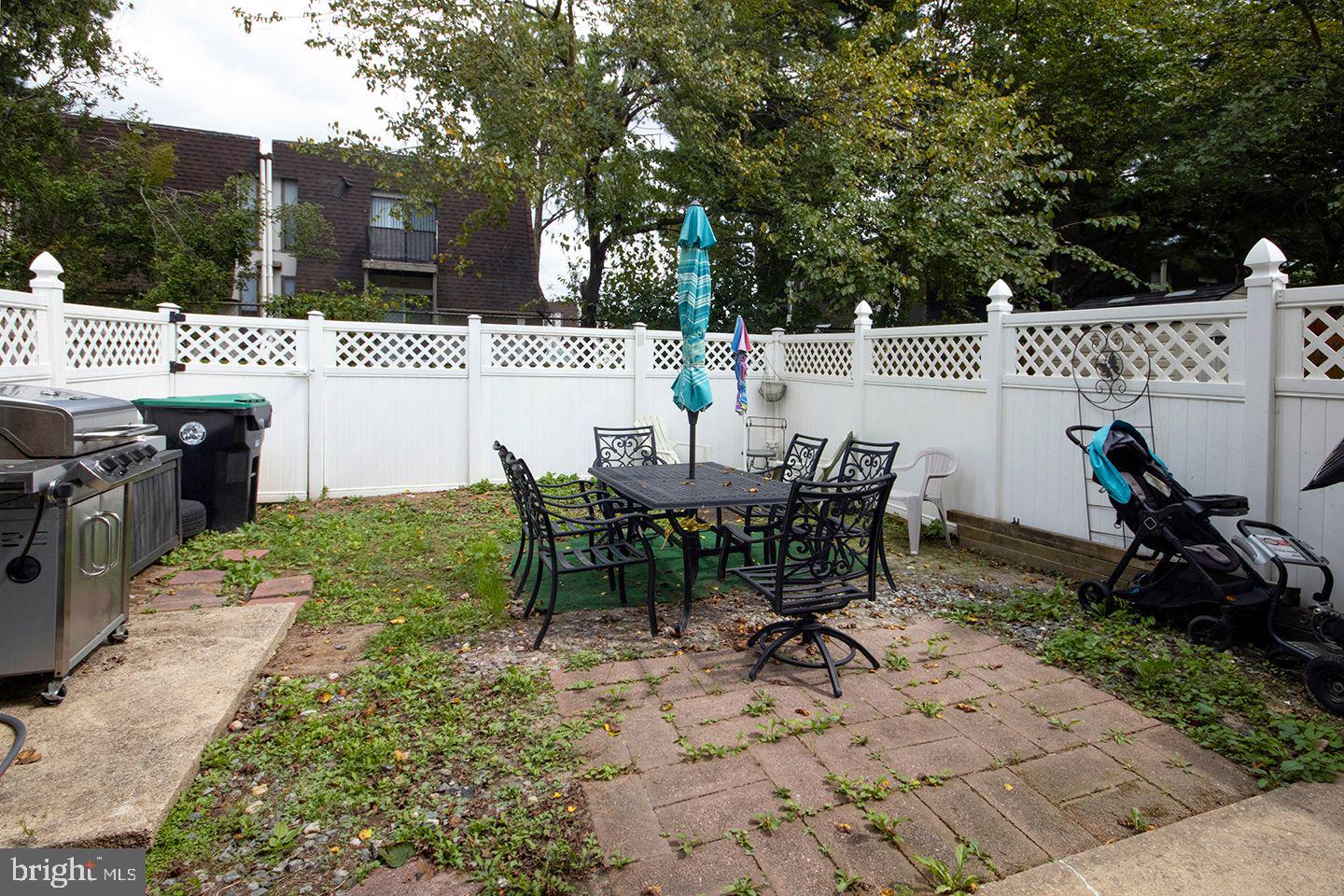 303 Via Cascata Drive Clementon, NJ 08021 - Photo 26 of 32 Exterior Back: 6' Vinyl Fence